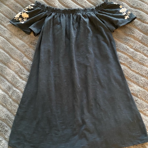 Abercrombie & Fitch Dresses & Skirts - Off the shoulder Abercrombie & Fitch mini dress